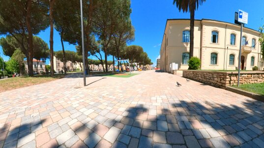 P,zza Carducci, Cecina